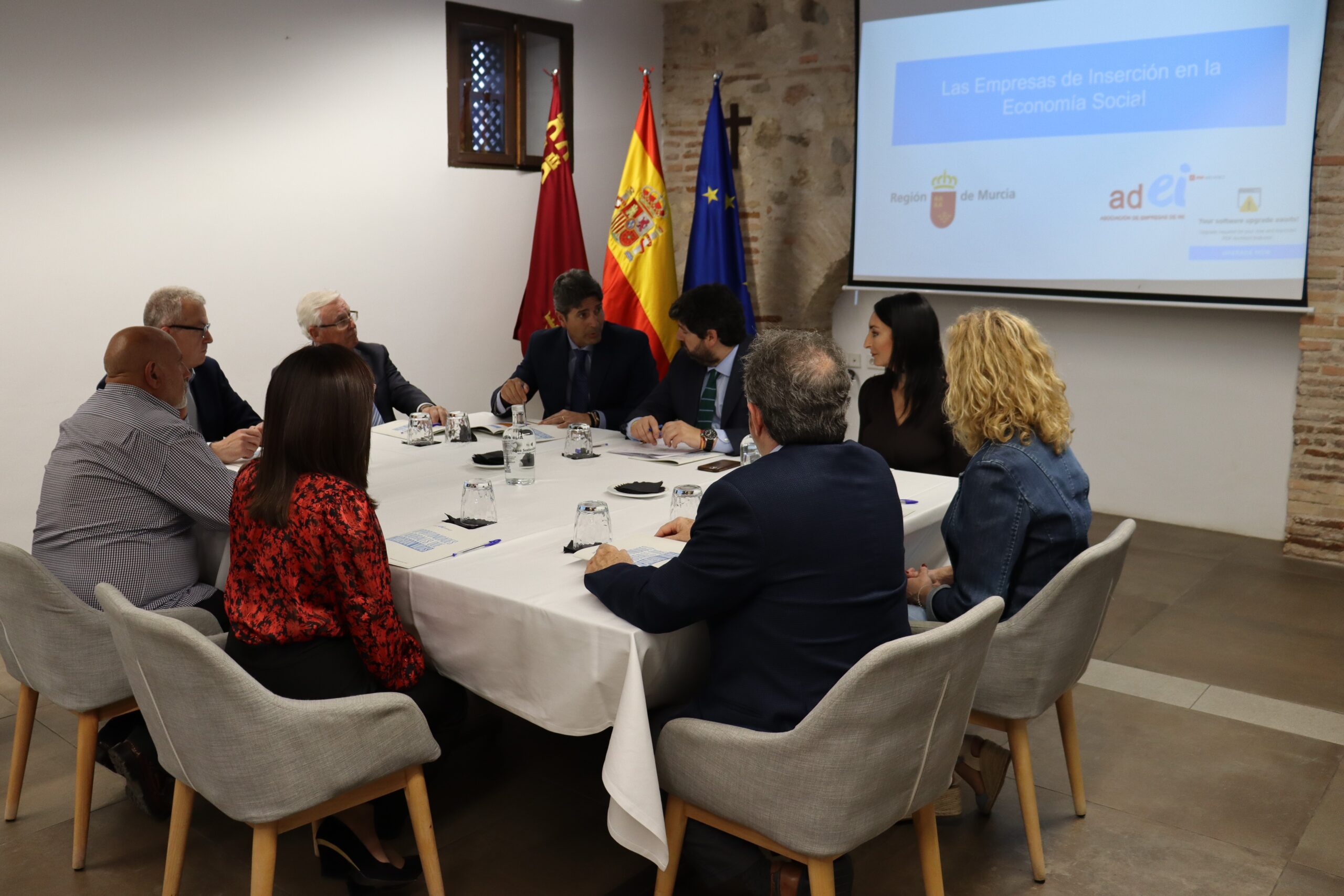 El Presidente de la Región de Murcia, Fernando López Miras, y la Consejera de Empresa, Economía Social y Autónomos, Valle Miguélez Santiago, se reúnen con representantes de Adeirmur