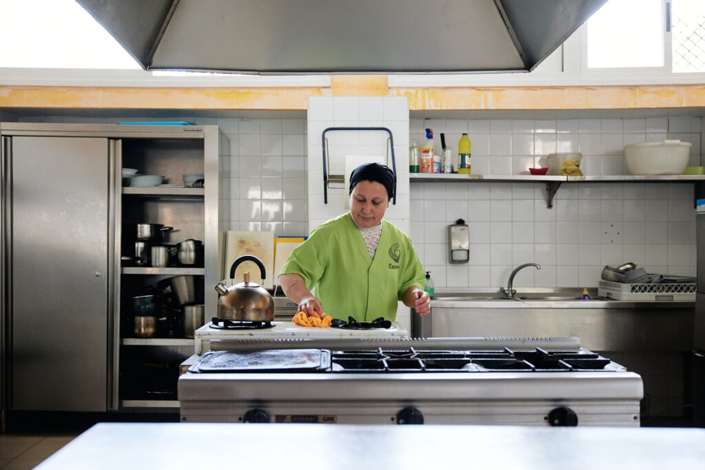 ADI SERVICIOS empresa de Inserción parte de CRYSALIA