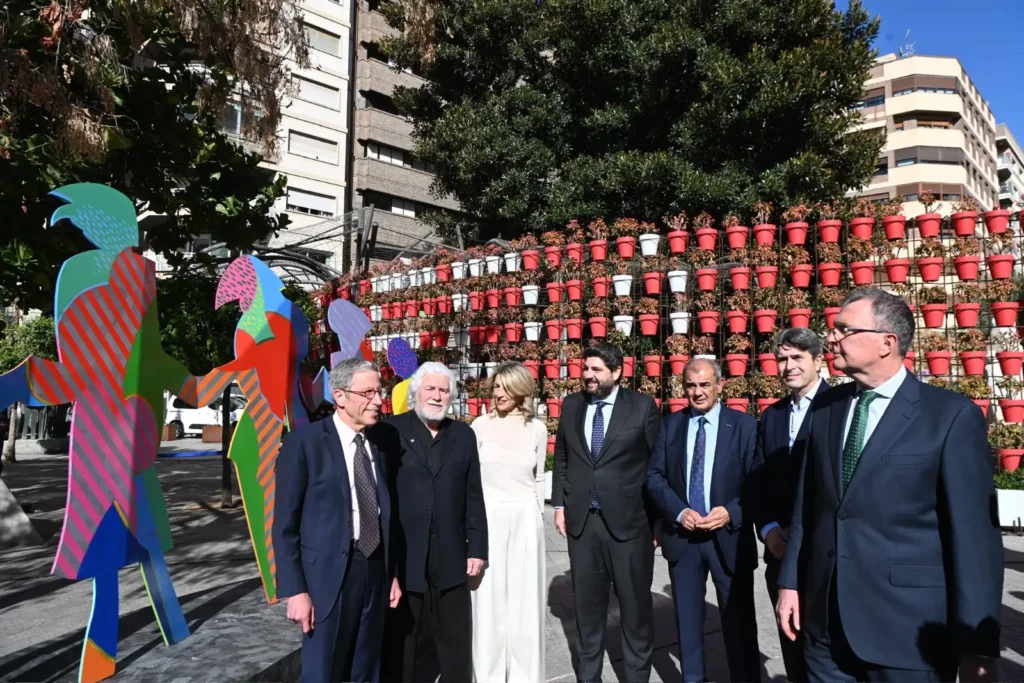 Inauguración de la escultura que representa la Economía Social en Murcia 2025